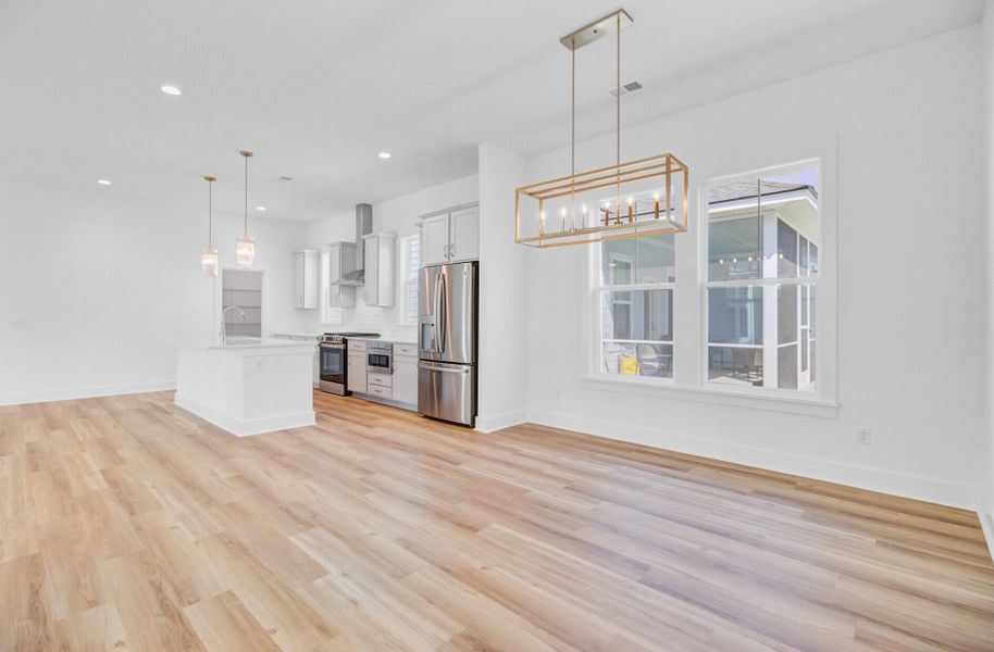 Spacious, unfurnished interior of a new home in , Summerville (Image 21).