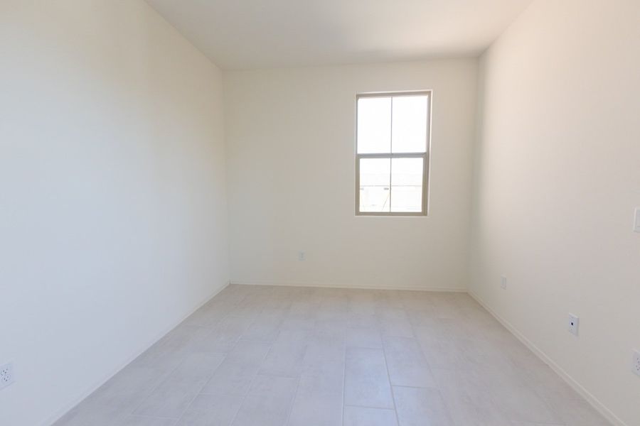 Spacious, unfurnished interior of a new home in Entrada Del Toro at Rancho Sahuarita, Sahuarita (Image 5).