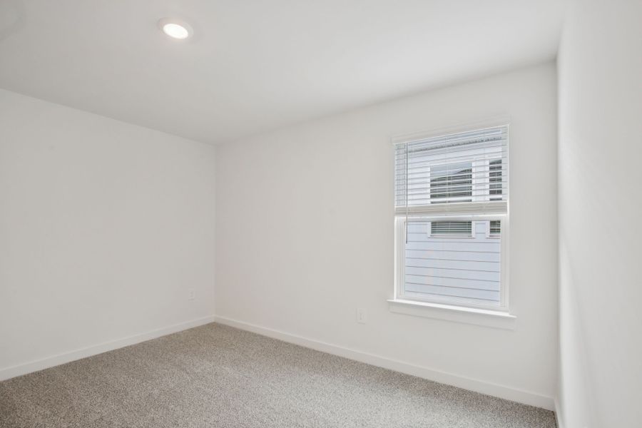 Spacious, unfurnished interior of a new home in Mission Hills, La Vergne (Image 11).