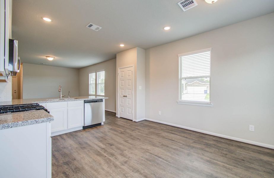 Spacious, unfurnished interior of a new home in Legends Bay, Baytown (Image 16).