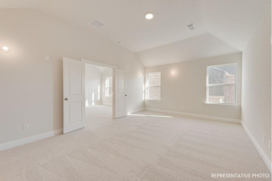 Spacious, unfurnished interior of a new home in Trails at Cottonwood Creek, Rowlett (Image 11).