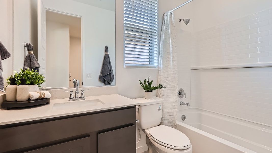 3580 Latitude Bath2 F1 Base7