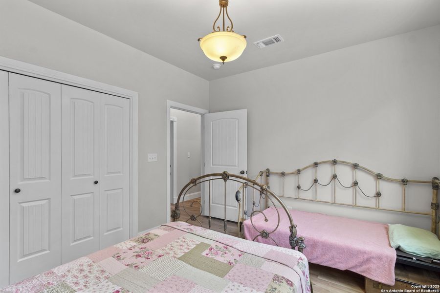 Furnished interior view inside a new home in , Bandera (Image 41).