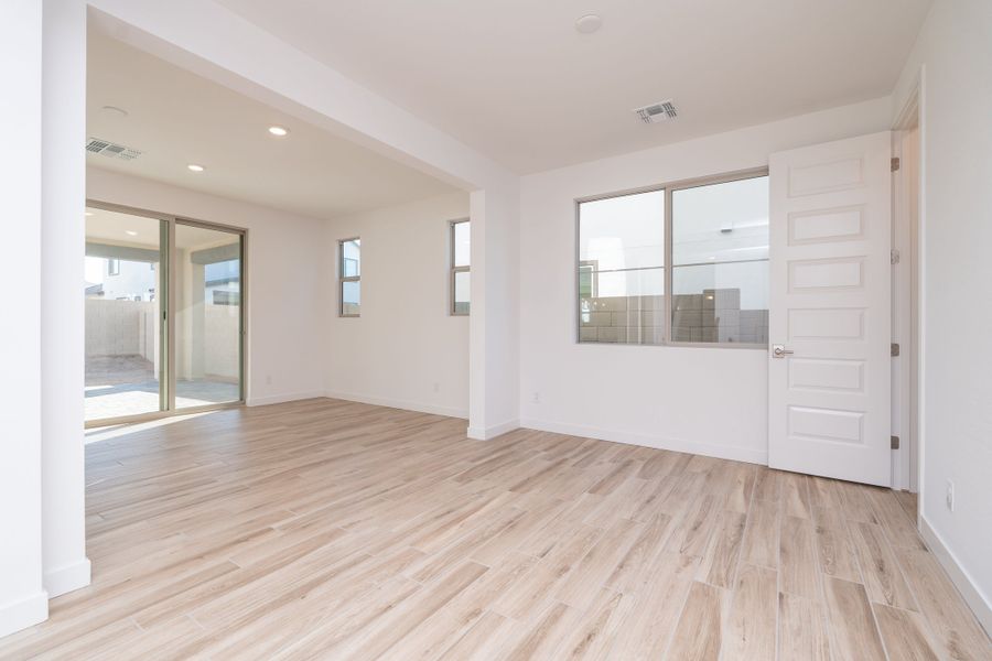 Spacious, unfurnished interior of a new home in Waterston Central, Gilbert (Image 11).