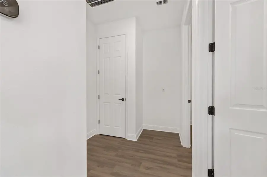 Spacious, unfurnished interior of a new home in , Ocala (Image 35).