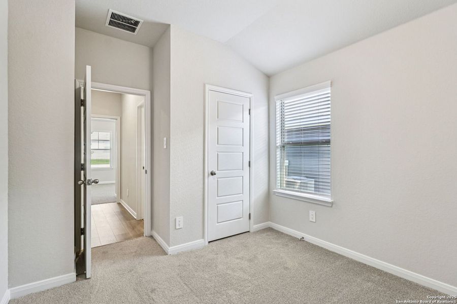 Spacious, unfurnished interior of a new home in Arcadia Ridge - Premier Series, San Antonio (Image 25).