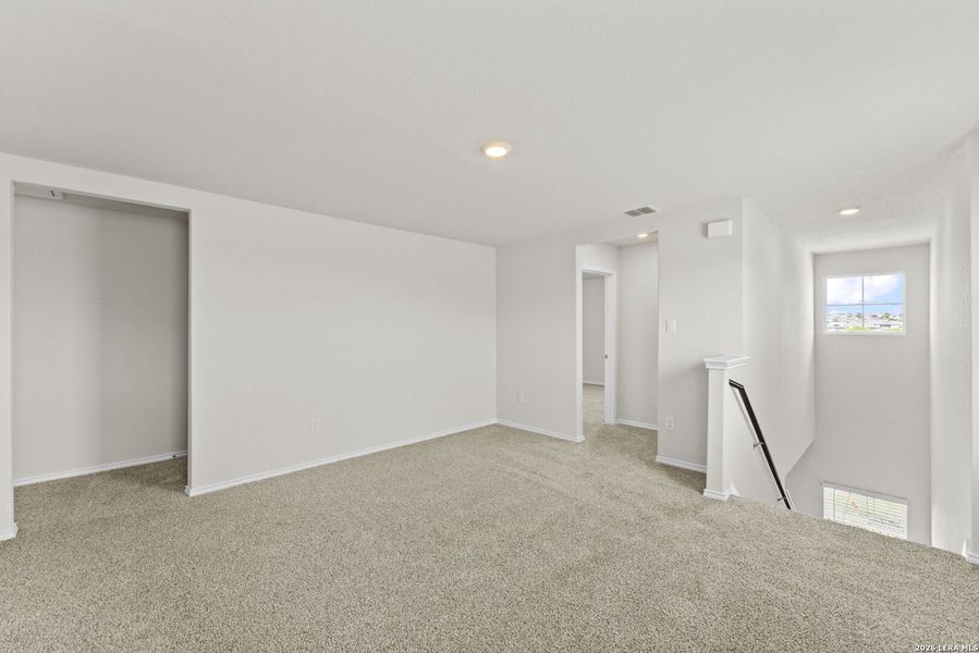 Spacious, unfurnished interior of a new home in Laurel Vistas, San Antonio (Image 26). Spacious, unfurnished interior of a new home in Laurel Vistas, San Antonio (Image 26).