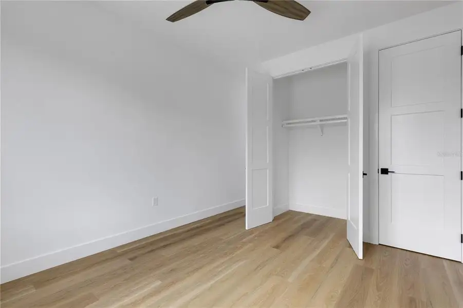Spacious, unfurnished interior of a new home in , Sarasota (Image 24).