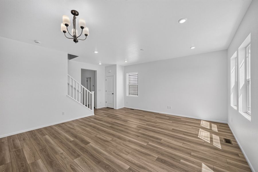 Spacious, unfurnished interior of a new home in Lake Bluff, Greeley (Image 11).