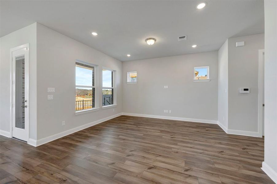Unfurnished room featuring dark wood-style flooring and recessed lighting