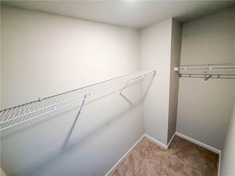 Spacious, unfurnished interior of a new home in , Stockbridge (Image 94).