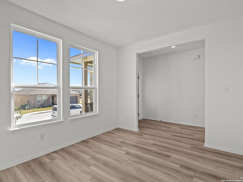 Spacious, unfurnished interior of a new home in Comanche Ridge, San Antonio (Image 24).