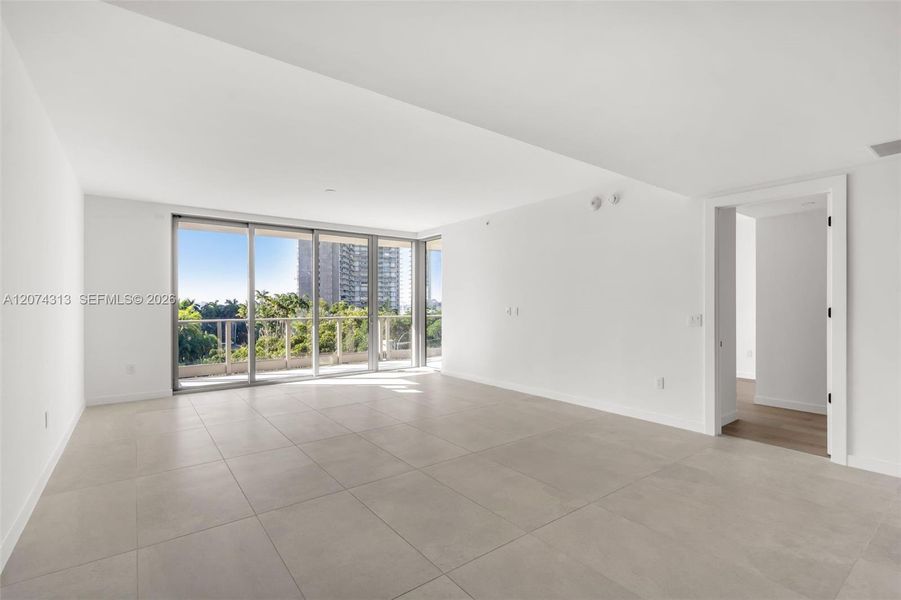 Spacious, unfurnished interior of a new home in , Miami (Image 20).