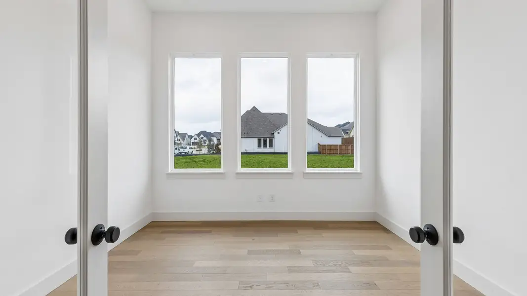 Representative unfurnished interior of a home built from the Colton by Southgate Homes in The Reserve at Watters, Allen (Image 20).