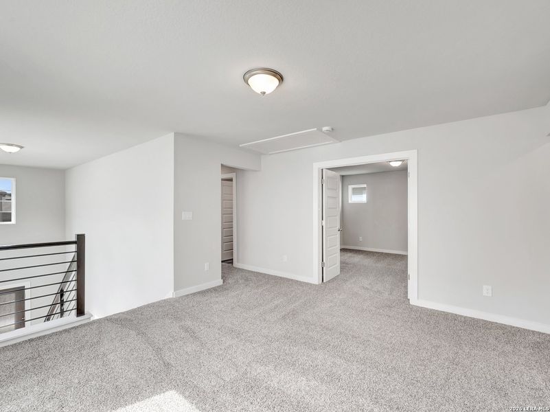 Spacious, unfurnished interior of a new home in Fairway Crossing, San Antonio (Image 12).