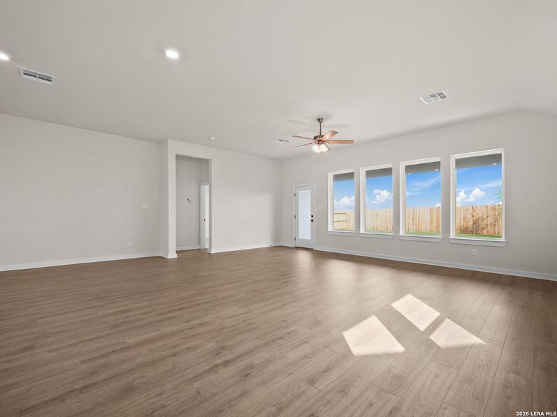 Spacious, unfurnished interior of a new home in Morgan Meadows, San Antonio (Image 16).