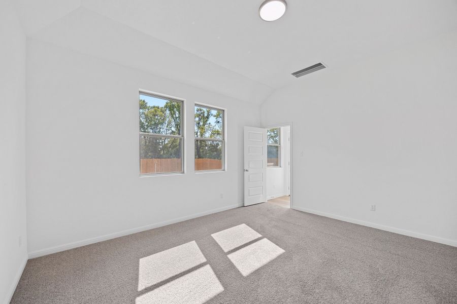 Spacious, unfurnished interior of a new home in Trinity Ranch, Elgin (Image 23).