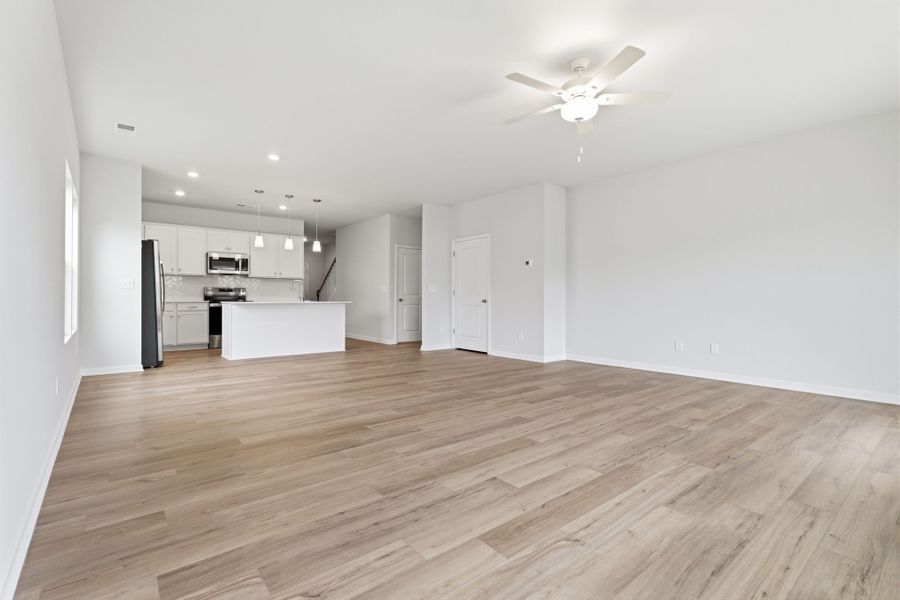 Spacious, unfurnished interior of a new home in Piper Creek, Newton (Image 26).