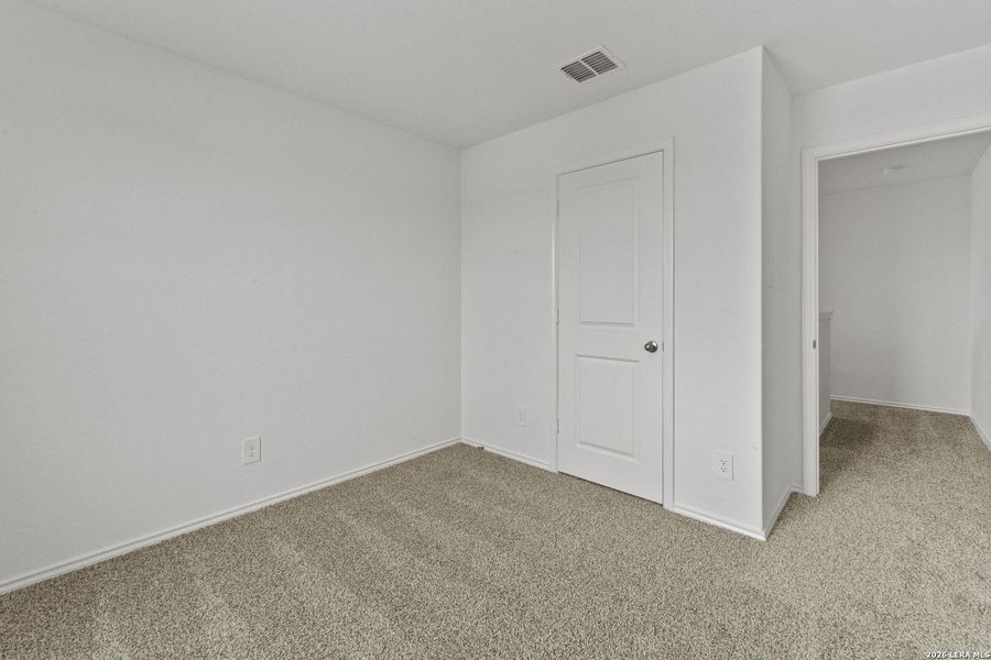 Spacious, unfurnished interior of a new home in Avenida, Converse (Image 16).