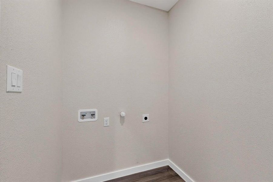 Spacious, unfurnished interior of a new home in , Alma (Image 16).