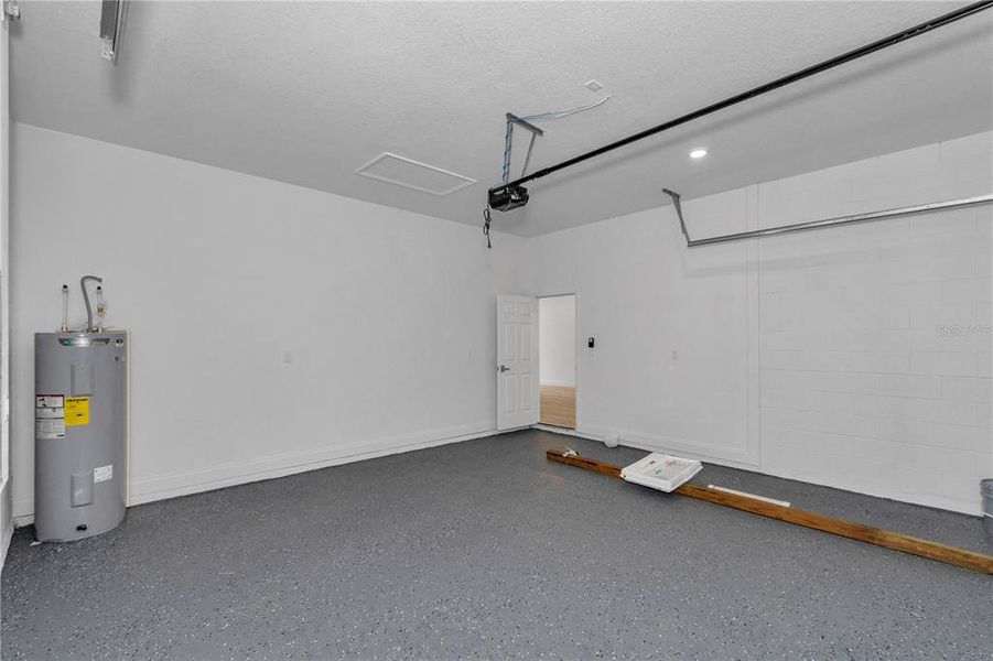 Spacious, unfurnished interior of a new home in , Citrus Springs (Image 47).