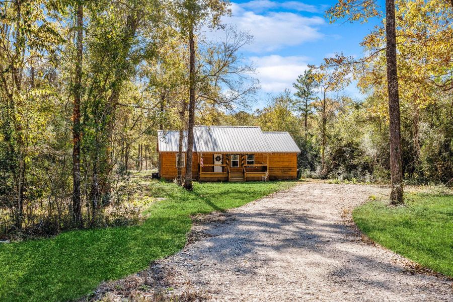 Exterior details and patio area of a home in , Coldspring (Image 19).