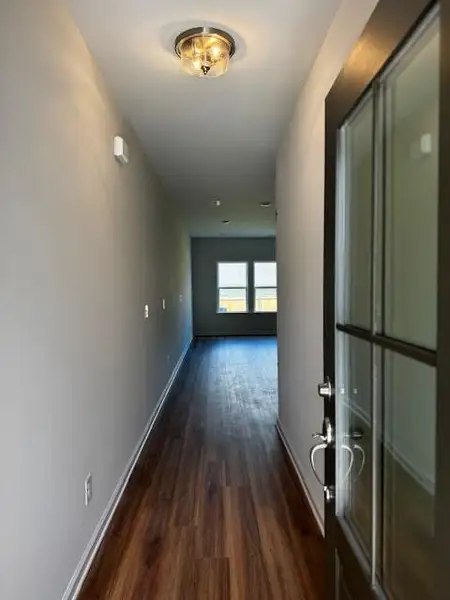 Spacious, unfurnished interior of a new home in , Jasper (Image 10).