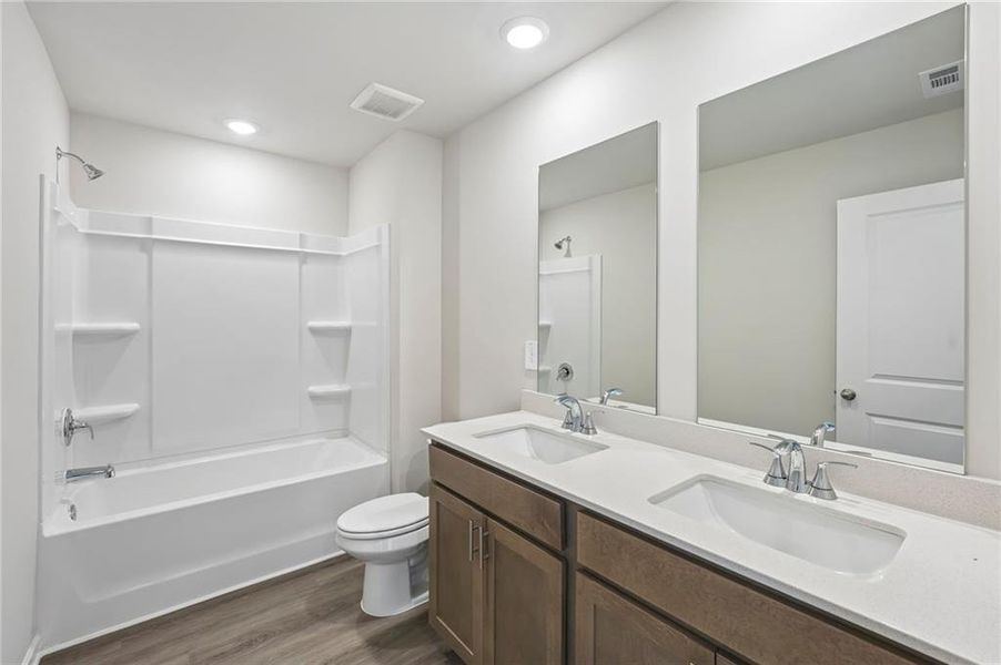 Furnished interior view inside a new home in Ivey Township, Dallas (Image 9).