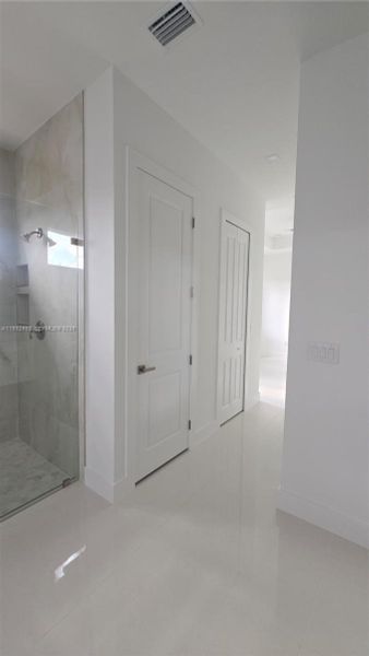 Spacious, unfurnished interior of a new home in , Lehigh Acres (Image 34).