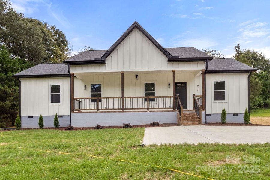 Front exterior of a new home in , Dallas, NC, highlighting curb appeal (Image 22). Front exterior of a new home in , Dallas, NC, highlighting curb appeal (Image 22).