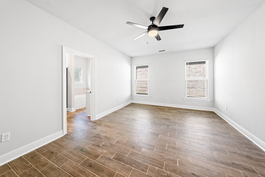 Spacious, unfurnished interior of a new home in Sentinel Ridge, Pace (Image 18).