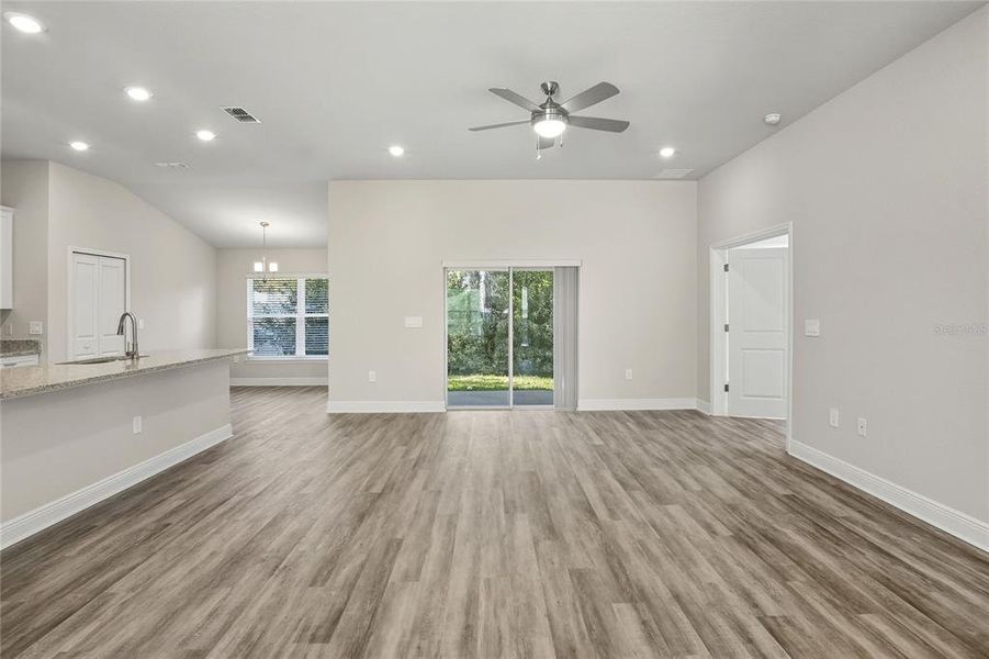 Spacious, unfurnished interior of a new home in , Lakeland (Image 26).