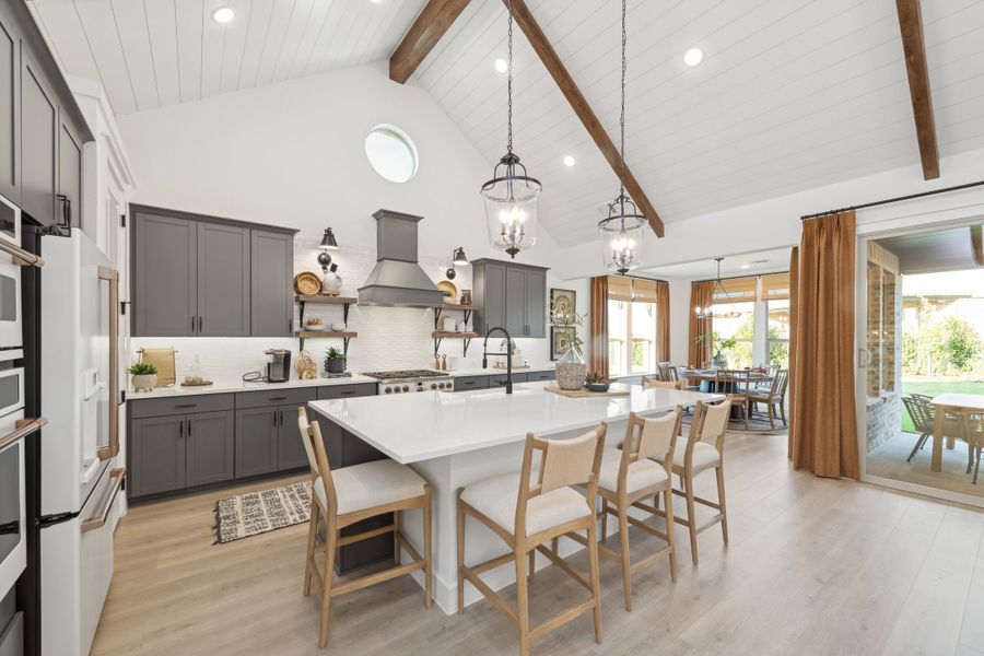 Kitchen with vaulted ceiling Kitchen with vaulted ceiling
