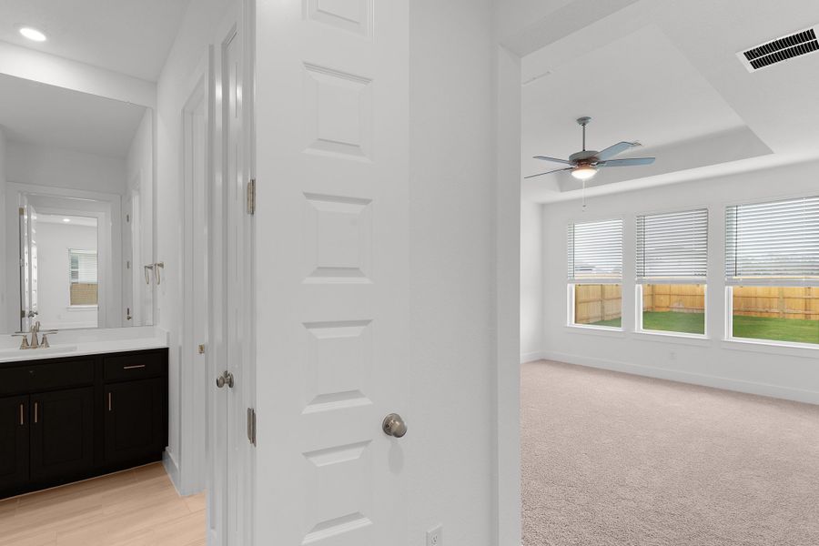 Spacious, unfurnished interior of a new home in Santa Rita Ranch, Liberty Hill (Image 59). Spacious, unfurnished interior of a new home in Santa Rita Ranch, Liberty Hill (Image 59).