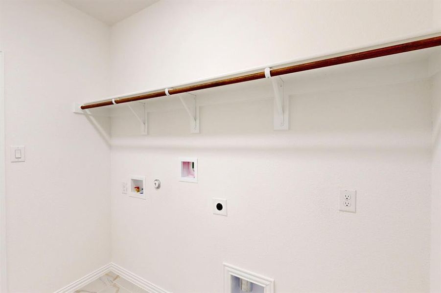 Spacious, unfurnished interior of a new home in Tarrytown, Crowley (Image 14).