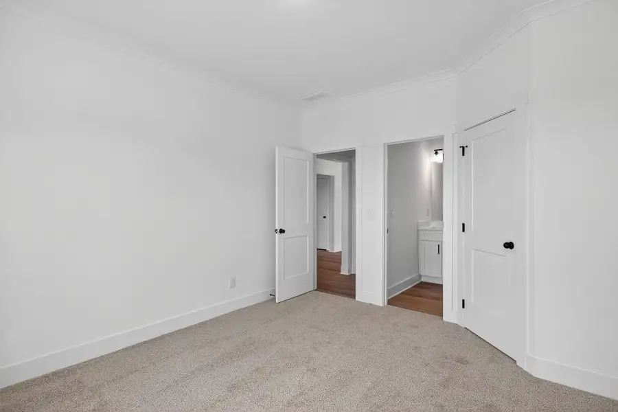 Spacious, unfurnished interior of a new home in Pinegate, Covington (Image 19).