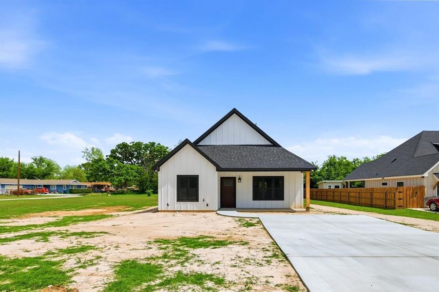 Front exterior of a new home in , Bridgeport, TX, highlighting curb appeal (Image 1). Front exterior of a new home in , Bridgeport, TX, highlighting curb appeal (Image 1).