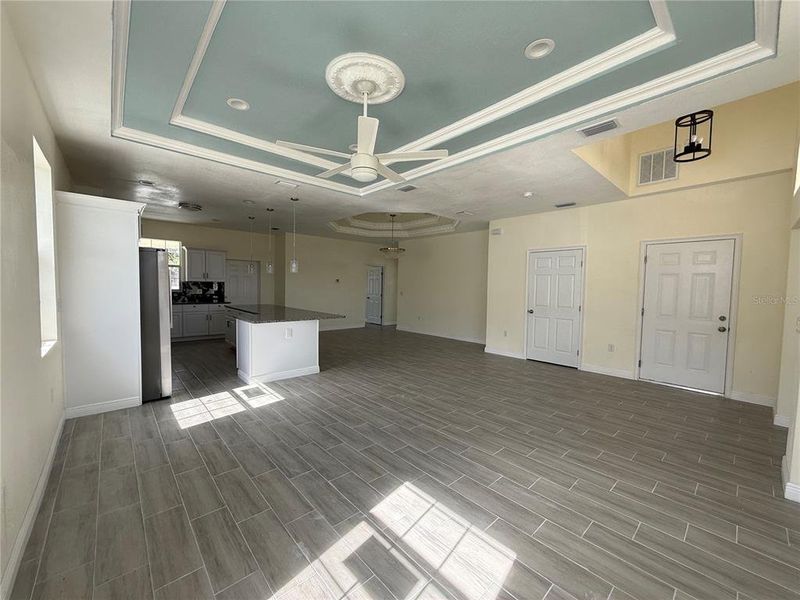 Spacious, unfurnished interior of a new home in , St. Petersburg (Image 15).