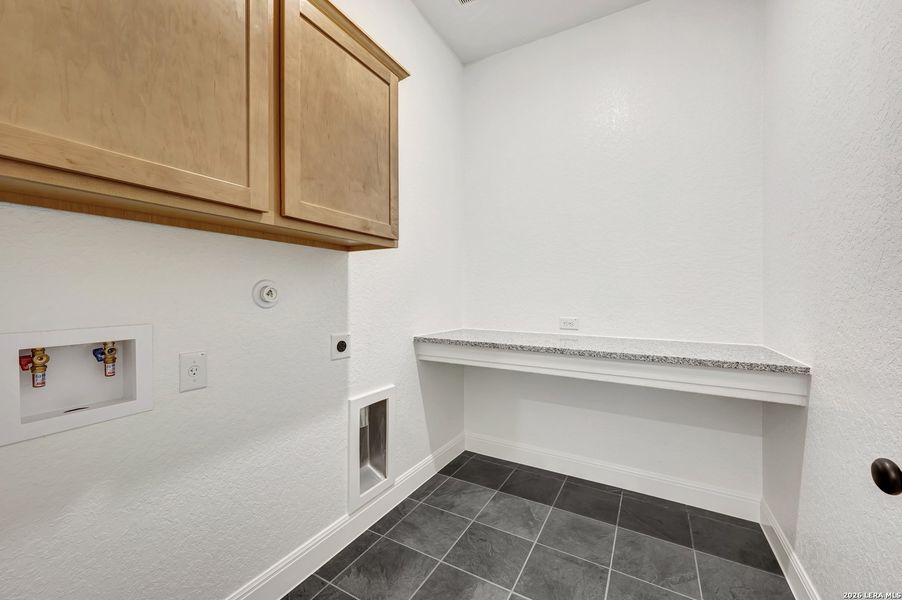 Spacious, unfurnished interior of a new home in Davis Ranch 60', San Antonio (Image 27). Spacious, unfurnished interior of a new home in Davis Ranch 60', San Antonio (Image 27).