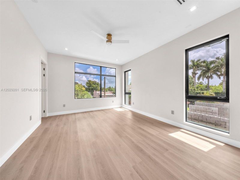 Spacious, unfurnished interior of a new home in , Hollywood (Image 36).