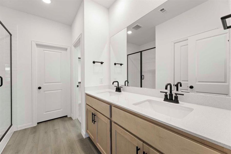 14_15. 2324 Myrtle - Bath 14_15. 2324 Myrtle - Bath