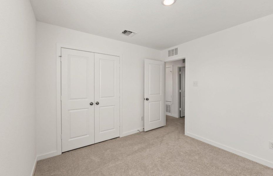 Spacious, unfurnished interior of a new home in Sonterra, Jarrell (Image 23).