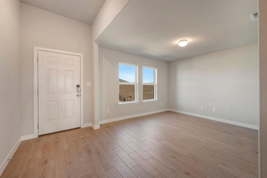 Spacious, unfurnished interior of a new home in Willow Springs, Buda (Image 15).