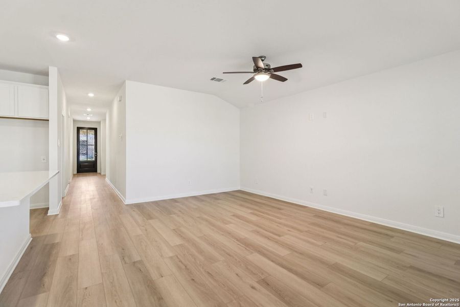 Spacious, unfurnished interior of a new home in Catalina, Converse (Image 13).