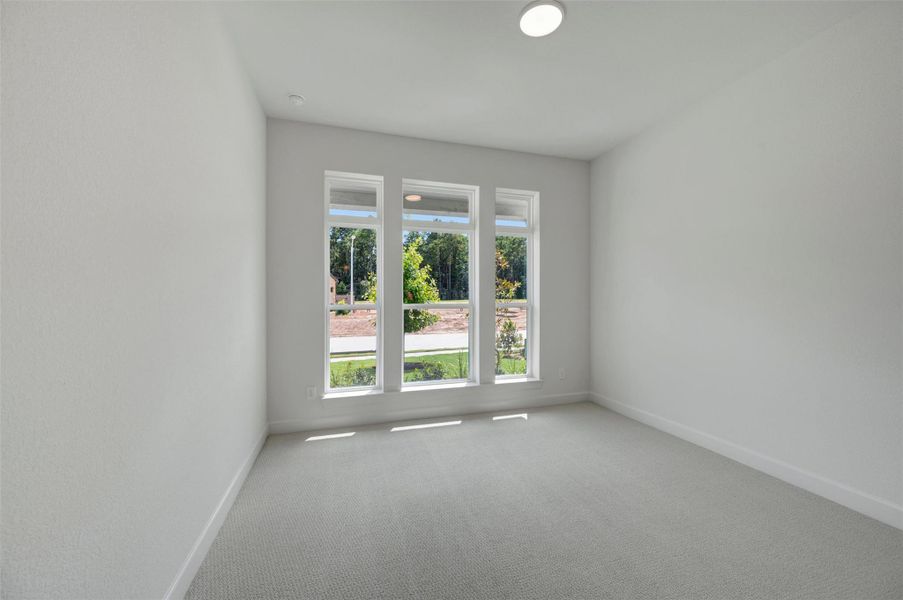 Spacious, unfurnished interior of a new home in ARTAVIA - Parkview Collection, Conroe (Image 25).