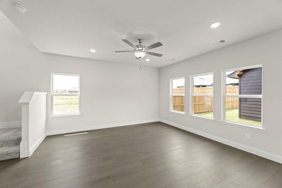 Spacious, unfurnished interior of a new home in Keeneland, Aubrey (Image 14).