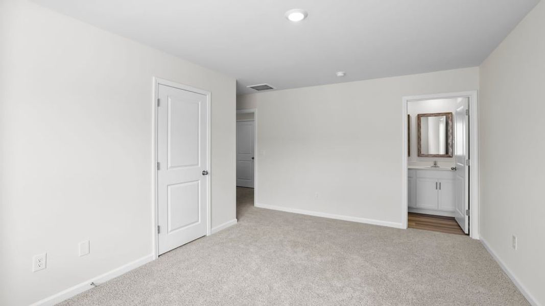 Spacious, unfurnished interior of a new home in Covington Village, Greer (Image 35).