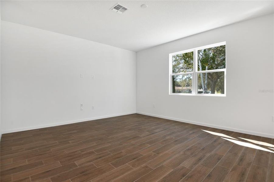 Spacious, unfurnished interior of a new home in Seasons at Shores of Lake Dell, Dundee (Image 10).