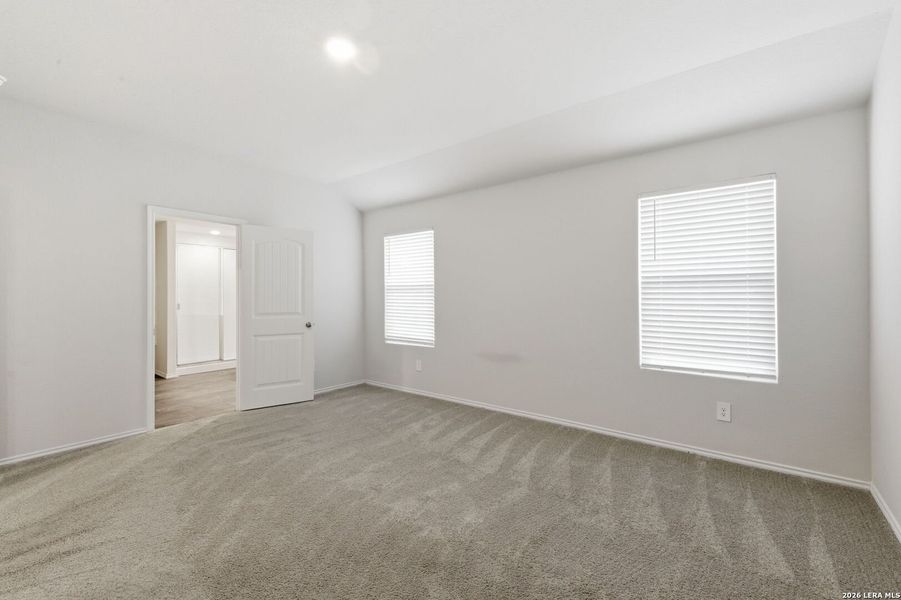 Spacious, unfurnished interior of a new home in Arroyo Ranch, Seguin (Image 25).
