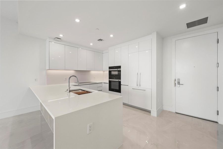 220 Lake Shore Drive - 9.jpg-FULL 220 Lake Shore Drive - 9.jpg-FULL